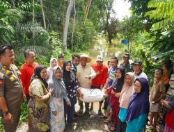 Masyarakat Yang Terdampak Banjir, Pemkab Kampar Salurkan Bantuan