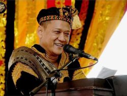 Pj Bupati Hambali Dinobatkan Sebagai Payung Panji Adat Pada Momen HUT Kampar ke 74