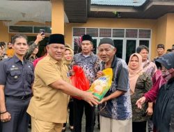 Pj Sekda Kampar Santuni Anak Yatim dan Lansia di Siak Hulu, Sambut Bulan Suci Ramadhan