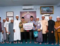 Program CSR Bank Riau Kepri, Penjabat Bupati Serahkan Bantuan Untuk Pembangunan Musholla Darul Hijrah