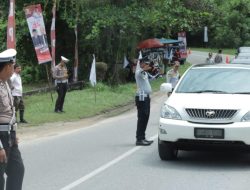 Dishub Kampar Tertibkan Arus Lalu Lintas Saat Pencabutan Nomor Urut Bagi Paslon Bupati dan Wakil Bupati di KPU