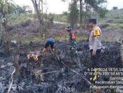 Kebakaran Lahan di Salo, Serka B Waruwu Babinsa Koramil 01/Bkn dan Bhabinkamtibmas Berhasil Padamkan