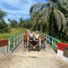 Polres Kampar Serahkan Jembatan Merah Putih Presisi Hasil Renovasi ke Warga Pulau Jambu Kuok